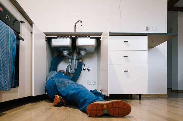 Professional Leak Detection technician working in Hampton, FL